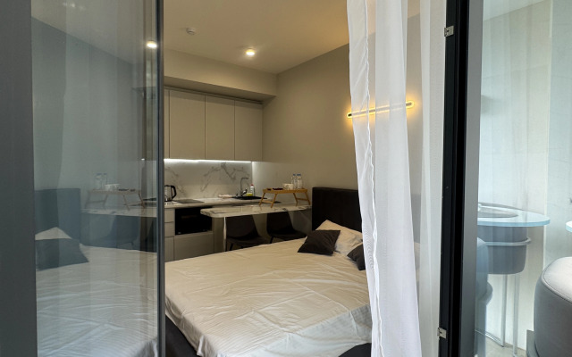 S Pryamym Vidom na More Apartments