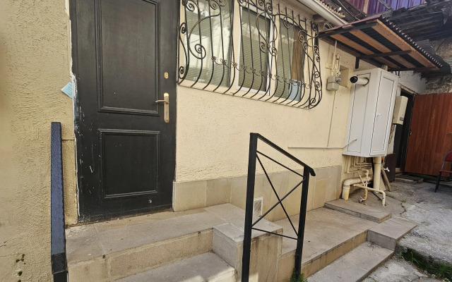Na Prospekte Azadlyg 13 Flat