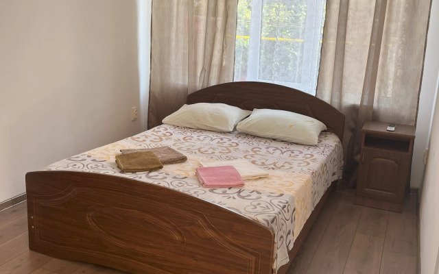 Yakor Guest House