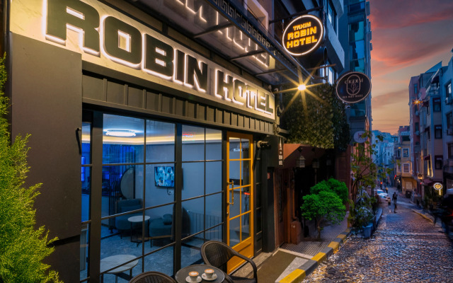 Отель Robin Hotel