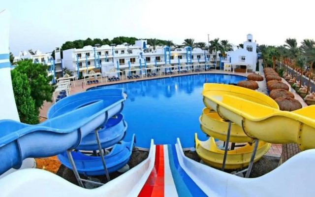 Hostgool Beach Chalets Mirage Bay Resort & Aqua Park