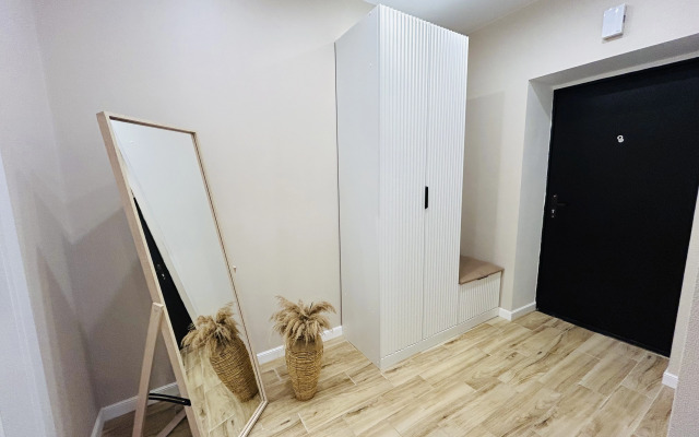 Prostornaya Mezhdu 2-Kh Parkov Flat