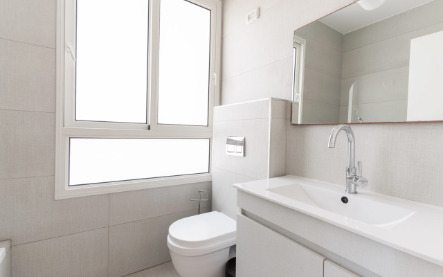 Blueground at Nahalat Bynamin ID47 Apartments