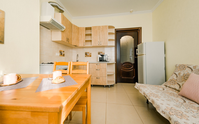 40 Let Pobedyi 1 Apartments