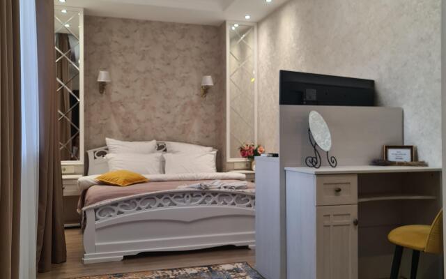 Biznes-Klassa V Samom Tsentre Goroda Apartments