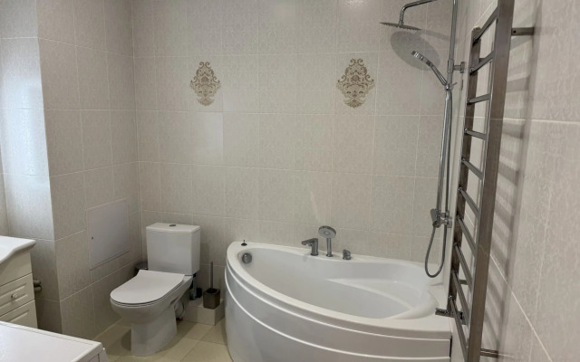 276 prostornaya u morya s balkonom Flat