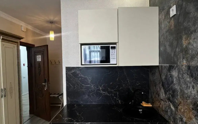 Odin Voznesenskiy Apartments