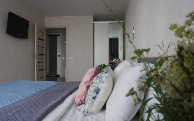 Schastlivaya S Vidom Na Lavru Flat
