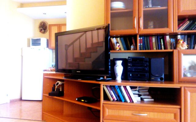 Central House Lesnoi Guest House