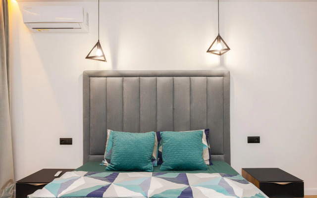 Квартира уютная трехкомнатная с двумя балконами рядом с островом Канта