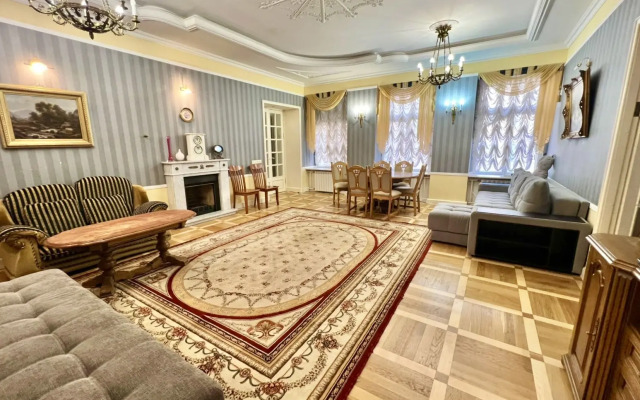 Апартаменты на Большой Конюшенной 3