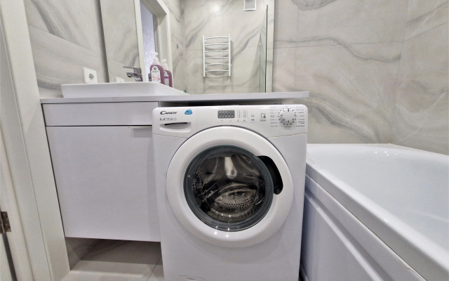 Uyutnaya studiya v tsentre na Kargina Apartments