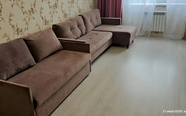 Uyutnaya Vidovaya Yevrodvushka Flat
