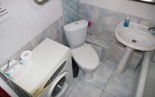 U DK Metallurgov. Barbaris two-room Apartments