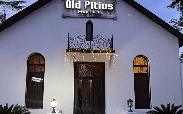 Old Pitius Apartments