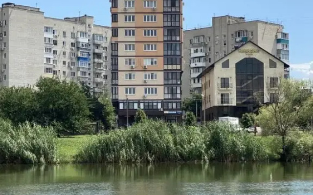 Apartamenty Studiya Malahit s Paryashchej Krovat'yu