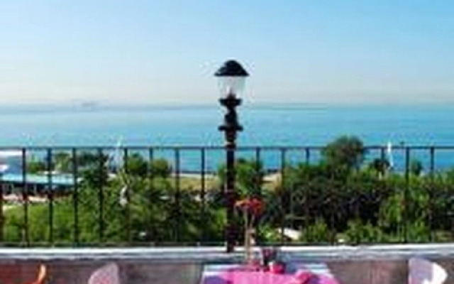 Sea House Suites