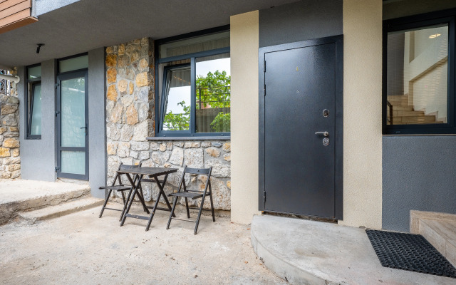 V Tsentre Yalty Apartments