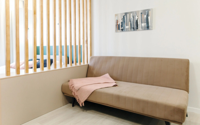 Uluchshennye s Krovatyu i Divanom v Istoricheskom Centre 37m Apartments