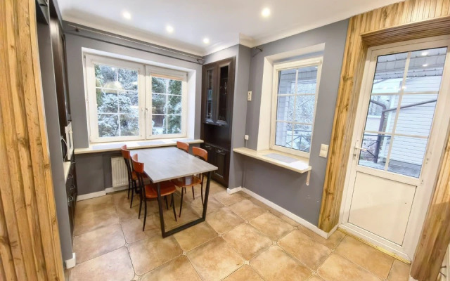 Частный дом Дом с бассейном и сауной