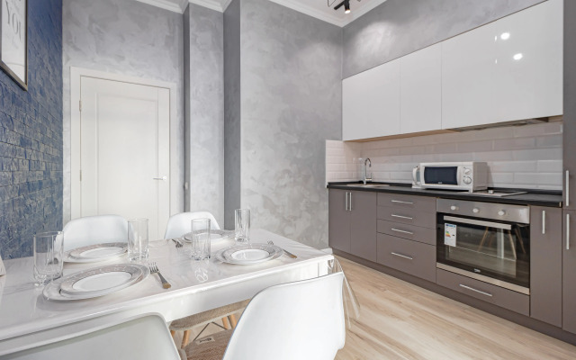 Avenue 5 Apartments