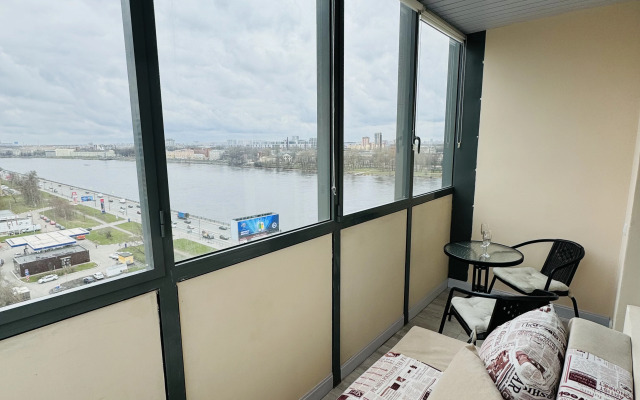 S vidom na Nevu 12 etazh Flat