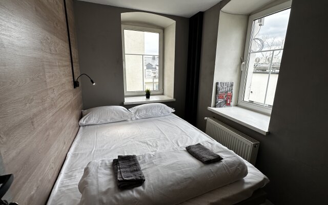 Hotel Shelterz Tri Vokzala