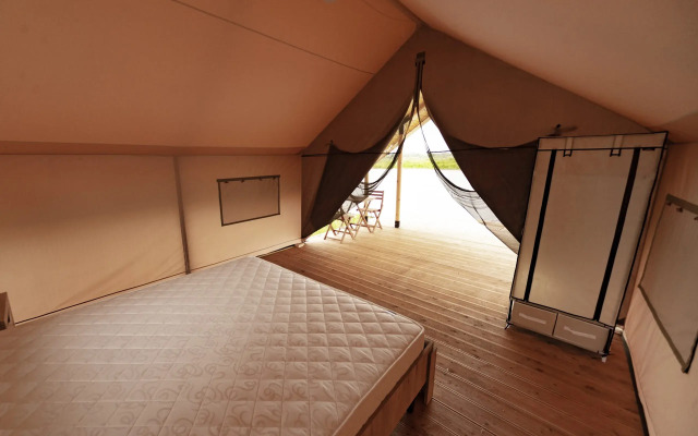 Ostrov Glamping