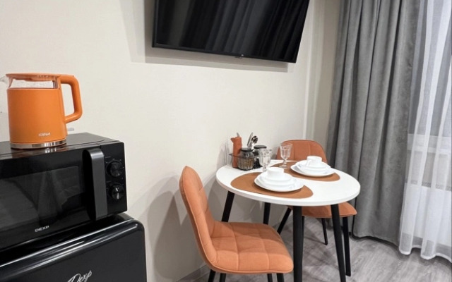 Апартаменты 4 оранжево-черные