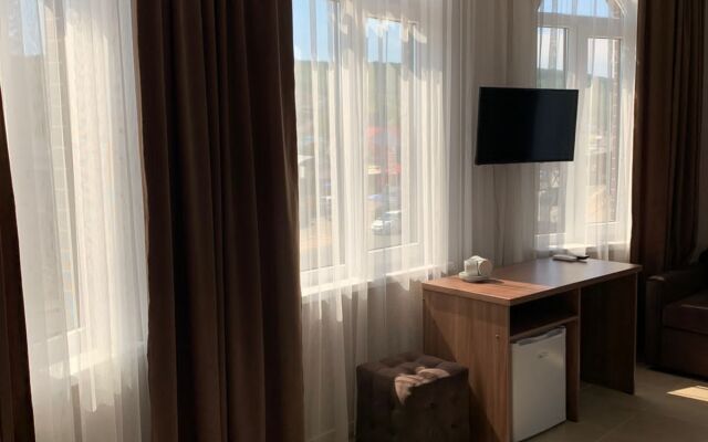 Golden Plaza Hotel