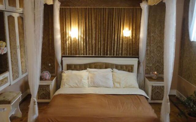 Classic Apartment On Kievyan Apartments