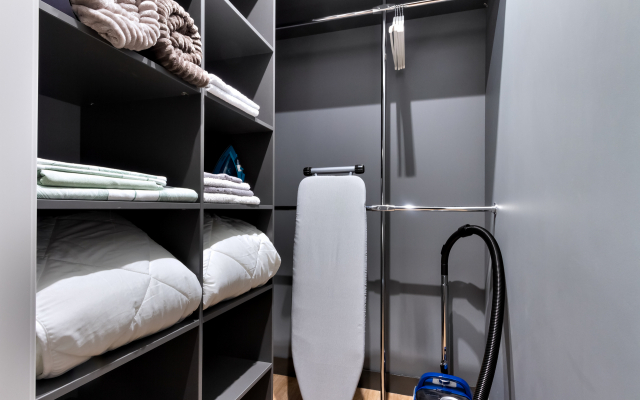 Andora-Steel Flat