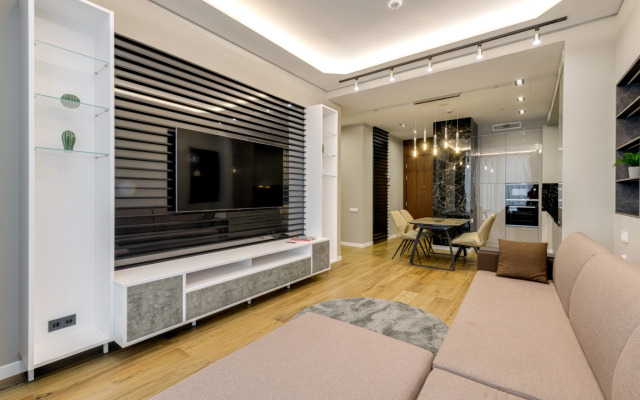 38th Floor, Stylish Apartment with Private Park