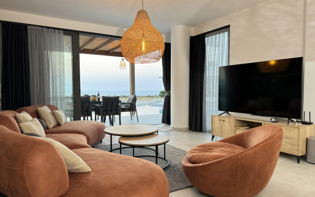 Вилла Роскошная вилла на берегу Средиземного моря