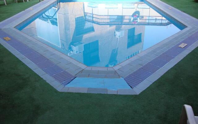 Gaddis Hotel, Suites and Apartments