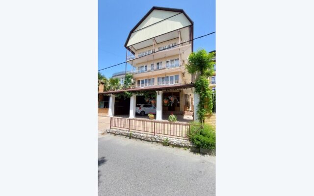 Yuzhny Hotel