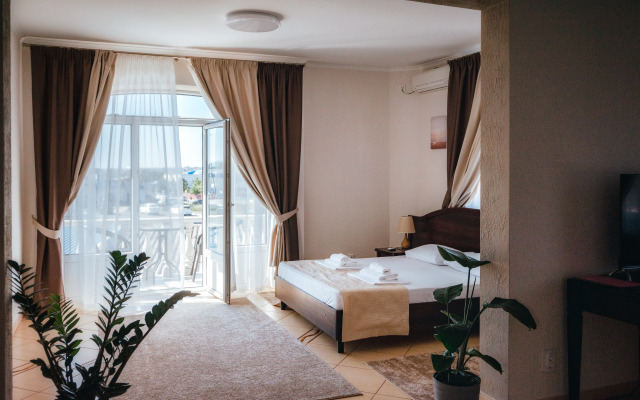 Rivyera Hotel