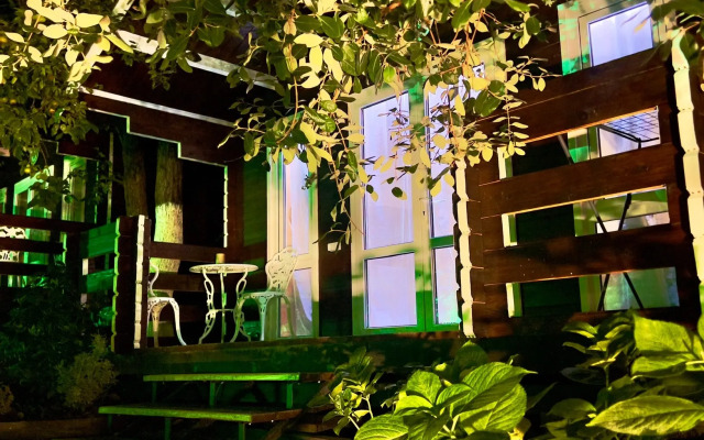 Flora Hotel