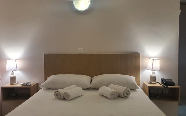 Artemis Hotel