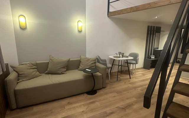 Апартаменты двухуровневые 36м² рядом с центром