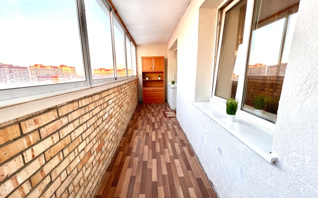 Апартаменты двухкомнатные на Карбышева 61Б (рядом с ТЦ Космопорт)