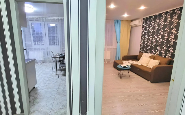 Квартира просторная евродвушка с тремя раздельными спальными местами рядом парк Галицкого