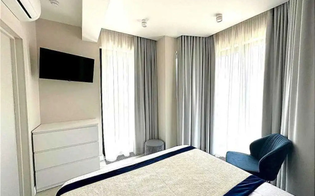 Dvukhurovnevyye s Balkonom Apartments
