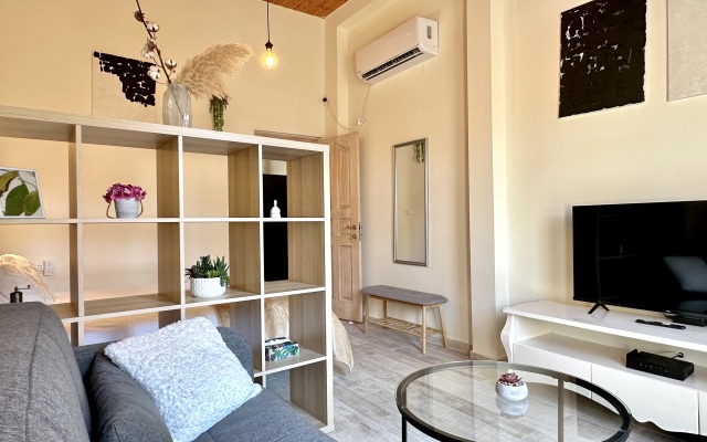 Shikarnye Apartamenty Ryadom s Parizhskoy Ploschadyyu v Khayfe Apartments