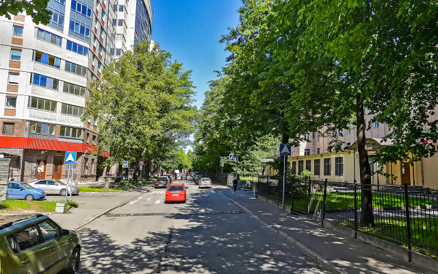 Lesnaya Metro Station Apartments