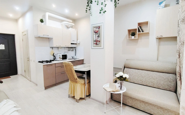 Studiya dlya 3kh chelovek s kukhonnoy zonoy ryadom s Olimpiyskim parkomFlat