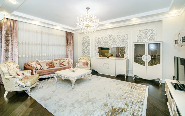Luxury on Baku in Nizami street Flat