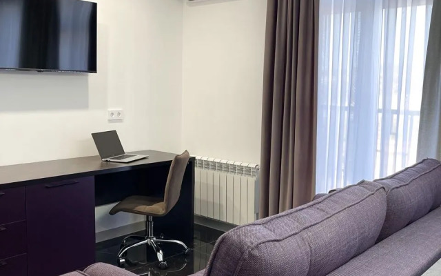 Апартаменты-студия улучшенная с кроватью, двуспальным диваном и балконом, 16 этаж