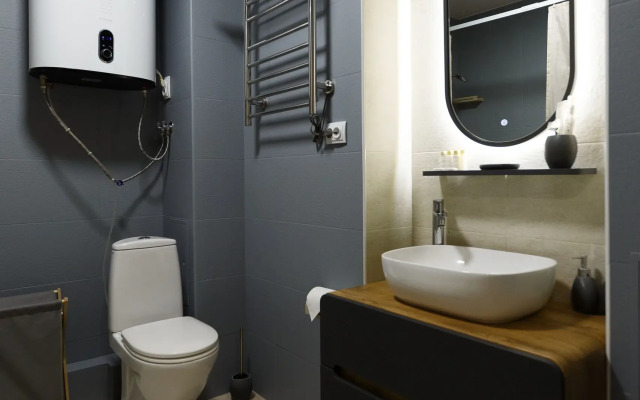 Prostornaya I Svetlaya V Tsentre Flat