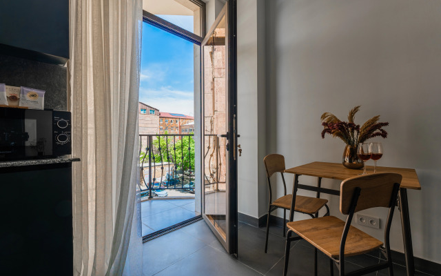 KeyGo #0160, 1 Bedroom, Designed with Balcony Apartments